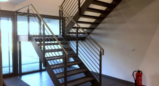Logistikhalle-FAL-Treppe-A