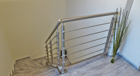 Handlauf und Treppengeländer aus Edelstahl